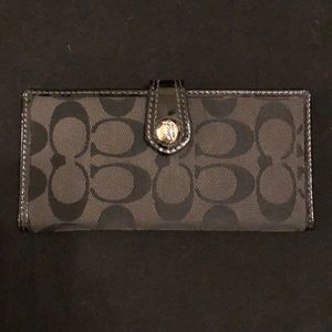 Coach Wallet - black in traditional print